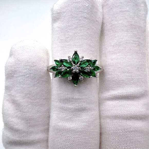 .925 Sterling Silver Rhodium Plated Green Cz Flower Ring - Picture 16 of 17